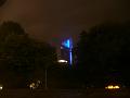 blauer Turm in der Nacht